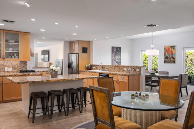 590 N Plaza Amigo, Palm Springs, CA 92262