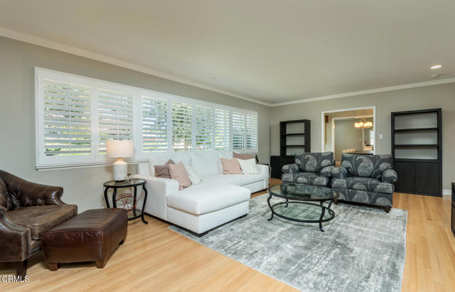 1535 Glenmont Drive, Glendale CA: https://media.crmls.org/mediaz/0effed3a-c788-429e-a00c-6b4096d1e0c3.jpg