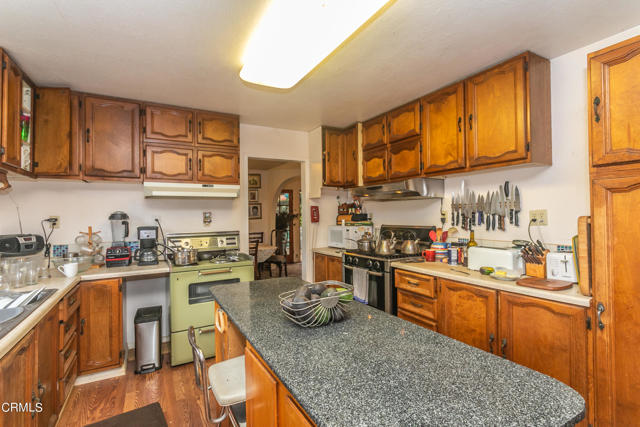 1400 Park Drive, Ojai CA: https://media.crmls.org/mediaz/0f000d65-3e2c-4631-ac1a-69e572860d36.jpg
