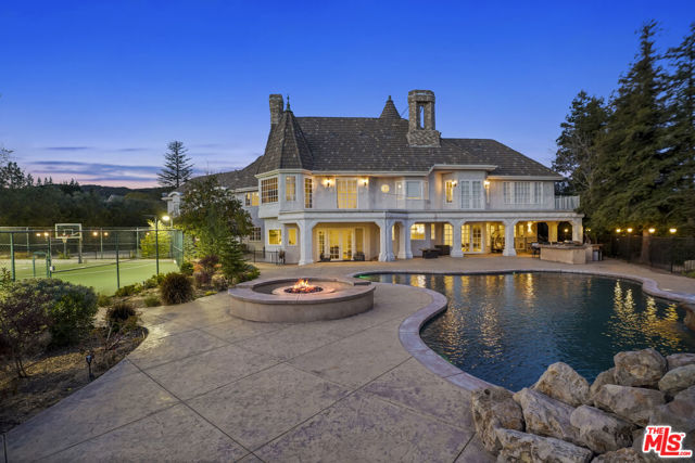 22510 La Quilla Drive, Chatsworth CA: https://media.crmls.org/mediaz/0f006da5-4365-4a7a-a312-6c2c6fb015e1.jpg