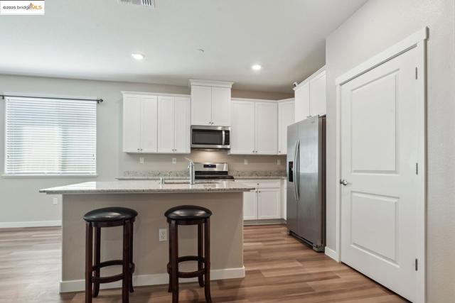 2242 Park PL, Rio Vista CA: https://media.crmls.org/mediaz/0f00b07e-46a2-475d-9196-17efa41f184a.jpg