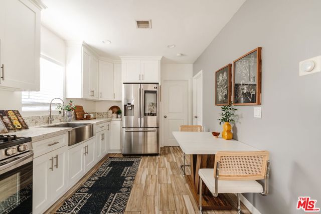 4427 Alumni Avenue, Los Angeles CA: https://media.crmls.org/mediaz/0f00c875-701b-452d-8f66-c70e34d4896f.jpg