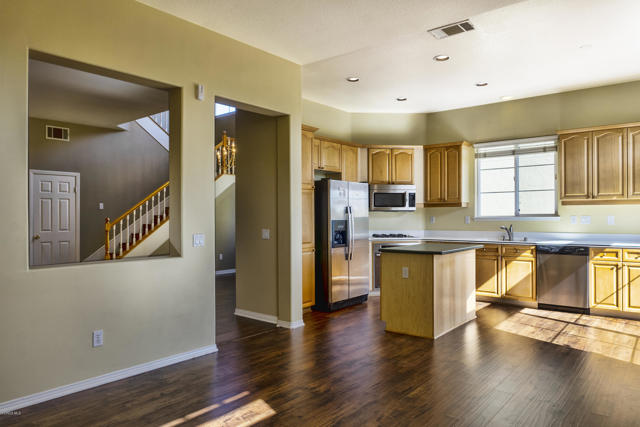1026 Corte Augusta, Camarillo CA: https://media.crmls.org/mediaz/0f01533c-888b-4564-a643-446935a6822f.jpg