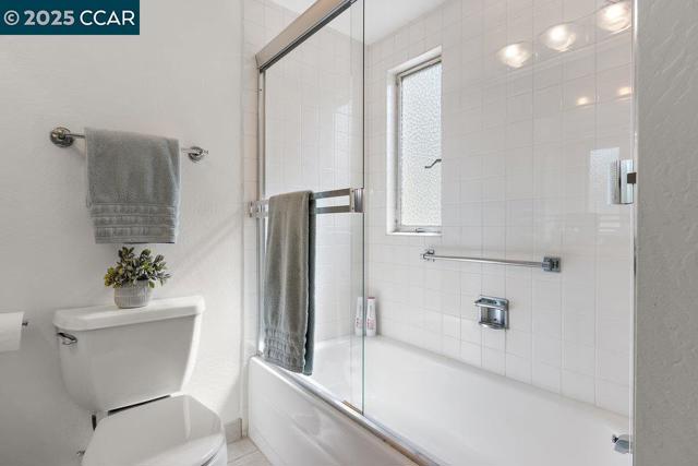 1617 Ptarmigan Dr, Walnut Creek CA: https://media.crmls.org/mediaz/0f022e70-ff26-4503-a33e-95ab7eb0a276.jpg
