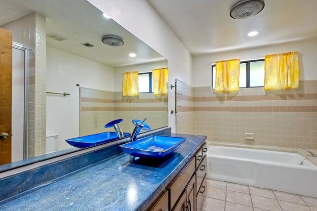 Detail Gallery Image 15 of 53 For 338 Skyline Dr, Vista,  CA 92084 - 4 Beds | 2 Baths