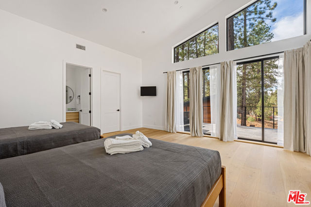 42421 Evergreen Drive, Big Bear CA: https://media.crmls.org/mediaz/0f024797-26d2-42e0-aeb8-76828d835fdf.jpg