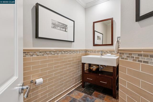 3238 Greenhills Drive, Lafayette CA: https://media.crmls.org/mediaz/0f025a8d-7643-4ef0-a771-69383b0ea48c.jpg