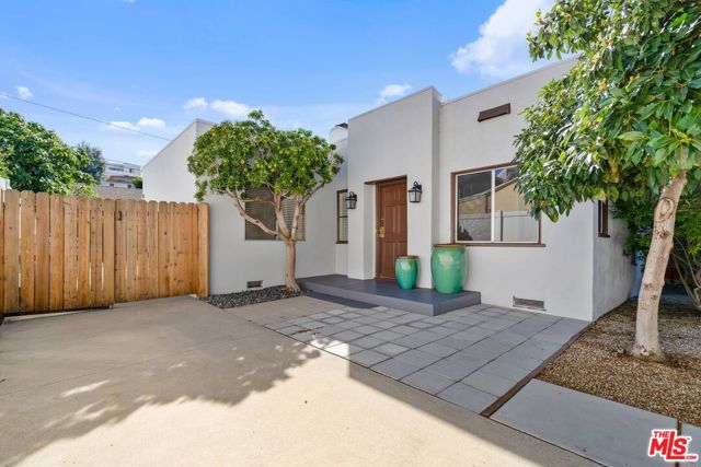 842 Radcliffe Avenue photo 2