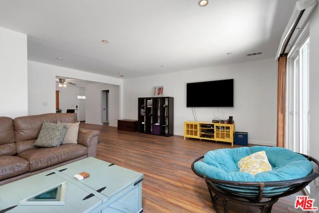 7513 Louise Avenue, Van Nuys CA: https://media.crmls.org/mediaz/0f02be31-0950-4642-a8a7-b1e568d1241f.jpg