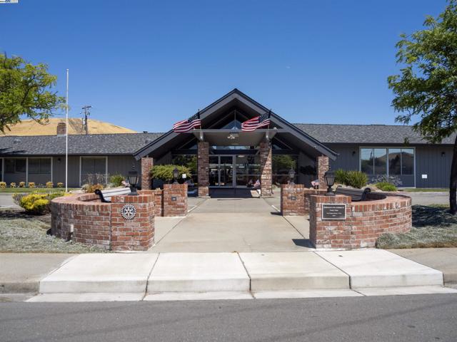 156 Dogwood Pl, San Ramon CA: https://media.crmls.org/mediaz/0f02e1de-df36-4edf-b3d4-af2e3ae91358.jpg