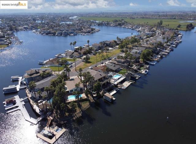 740 Discovery Bay Blvd, Discovery Bay CA: https://media.crmls.org/mediaz/0f037b5f-3a8f-431e-83d3-47cc0fb7f6f9.jpg