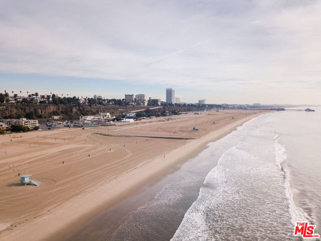 723 Palisades Beach Road, Santa Monica CA: https://media.crmls.org/mediaz/0f03a593-8993-49ad-b0a7-dc7f8059fd25.jpg