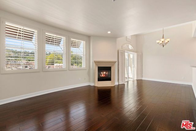 4202 Whitsett Avenue, Studio City CA: https://media.crmls.org/mediaz/0f0431b3-9522-4aa9-a143-42a6731bc338.jpg