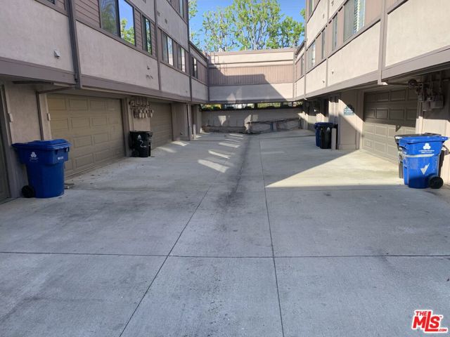 4561 Alla Road, Marina del Rey CA: https://media.crmls.org/mediaz/0f044736-f454-4471-9d65-fc090f2d6a1c.jpg
