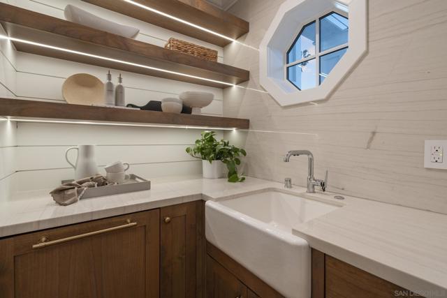 464 466 Westbourne, San Diego CA: https://media.crmls.org/mediaz/0f045693-cfe7-4385-8e52-10709e27cdbd.jpg
