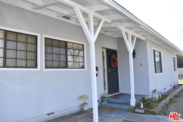812 W Fernfield Drive, Monterey Park CA: https://media.crmls.org/mediaz/0f049b68-aa8a-4088-8abc-61f0e8210198.jpg