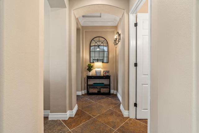 56925 Mountain, La Quinta CA: https://media.crmls.org/mediaz/0f04abb8-3377-4503-956e-2f3c59c42536.jpg