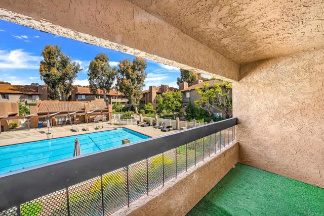 10350 Caminito Cuervo, San Diego CA: https://media.crmls.org/mediaz/0f04caa5-0288-404a-9556-8c161f8c39c9.jpg