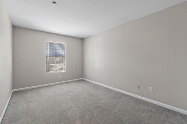 271 Washington Drive, Brentwood CA: https://media.crmls.org/mediaz/0f052265-2fa9-4619-a111-1c7f5d082918.jpg