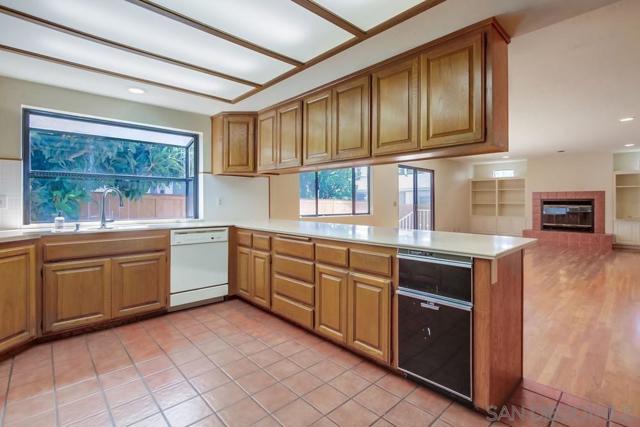 349 G Avenue, Coronado CA: https://media.crmls.org/mediaz/0f055e20-aaf4-4b38-a5c9-4e875464d5b0.jpg