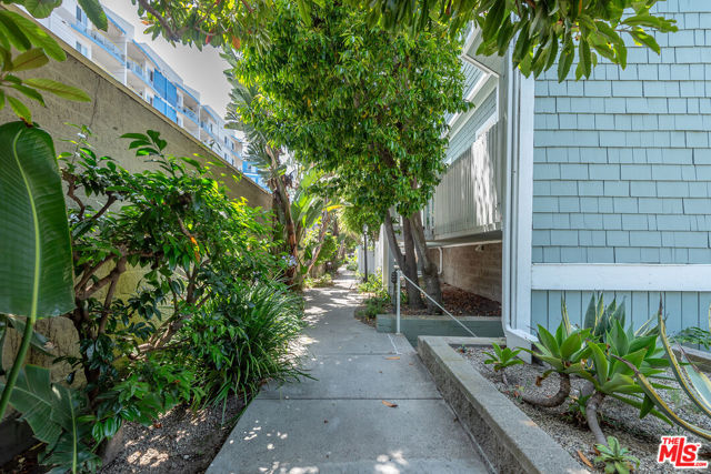 3516 Via Dolce, Marina del Rey CA: https://media.crmls.org/mediaz/0f059727-8fef-4aed-9076-cd5bf48b45f6.jpg