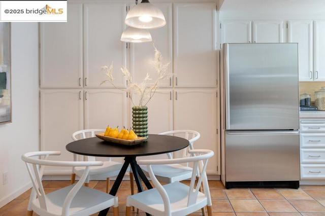 311 Channing Way, Alameda CA: https://media.crmls.org/mediaz/0f0670b7-3f20-4154-9df9-ddcb95993fcb.jpg