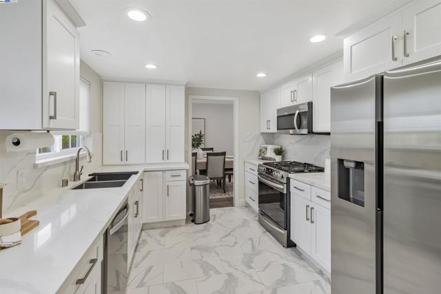 597 Singley Dr, Milpitas CA: https://media.crmls.org/mediaz/0f06e7bc-6e02-4f91-ad53-700bb5ae2a5d.jpg