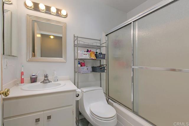Detail Gallery Image 12 of 16 For 3272 via Alicante, La Jolla,  CA 92037 - 3 Beds | 2/1 Baths