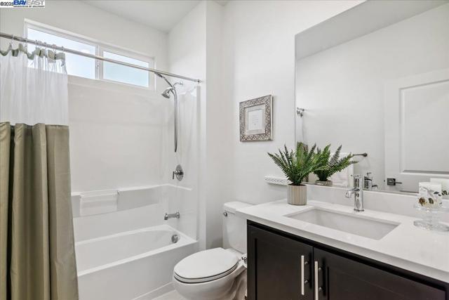 5360 Trimonti Cir, Antioch CA: https://media.crmls.org/mediaz/0f073e0c-0abb-406e-9c4e-0da1dbd3f242.jpg
