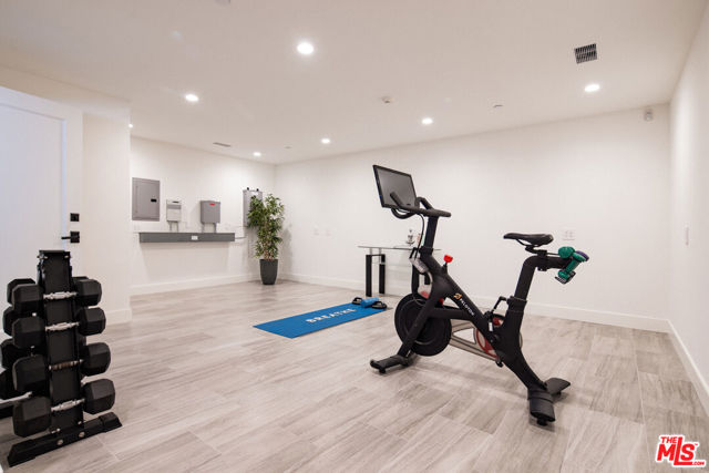934 1st Street, Manhattan Beach CA: https://media.crmls.org/mediaz/0f07ae30-293f-4daa-8952-f581d63bdf2a.jpg