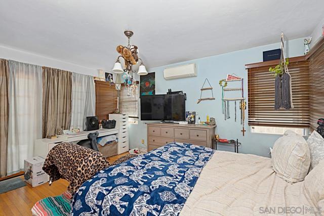 3483 3485 Olive Street, San Diego CA: https://media.crmls.org/mediaz/0f07d1e6-68a6-4c69-ae9c-f08d5477fde1.jpg