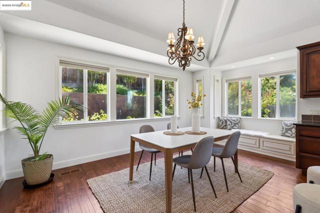 3244 Ridgeview PL, Hayward CA: https://media.crmls.org/mediaz/0f07e361-17e7-4427-9df6-37c402fdcbb8.jpg