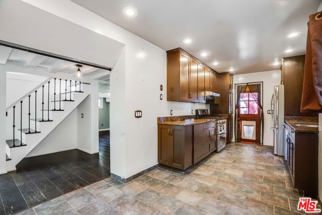 638 N Topanga Canyon Boulevard, Topanga CA: https://media.crmls.org/mediaz/0f0806b8-6e87-4f66-8c74-0559cfb8eb91.jpg