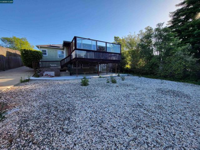 814 Marin Rd, El Sobrante CA: https://media.crmls.org/mediaz/0f087c1f-cd6c-4456-8a03-f2d42eb7700d.jpg