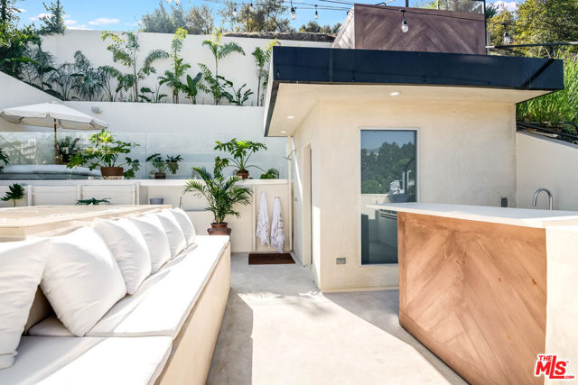2407 San Marco Drive, Los Angeles CA: https://media.crmls.org/mediaz/0f08a6d1-1511-4d9e-87f7-ff8945d3327f.jpg
