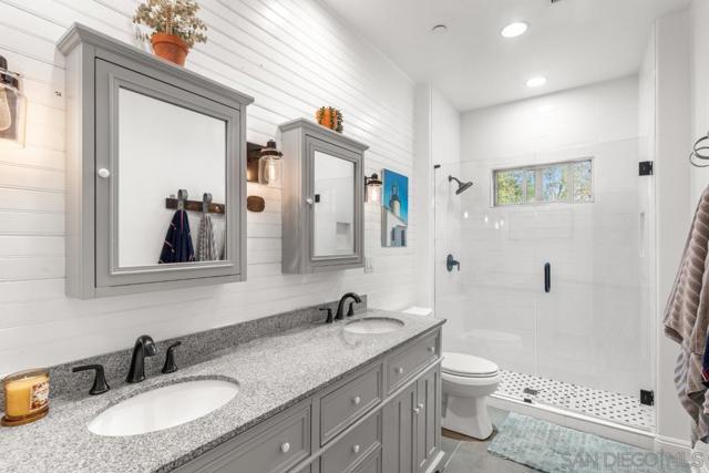 1195 Via Encinos, Fallbrook CA: https://media.crmls.org/mediaz/0f08e240-2b0f-442a-9a1b-130e4d792697.jpg