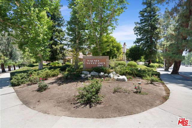 5720 Owensmouth Avenue, Woodland Hills CA: https://media.crmls.org/mediaz/0f099d84-9f7d-43a5-bbc0-2ee33c1cb96a.jpg