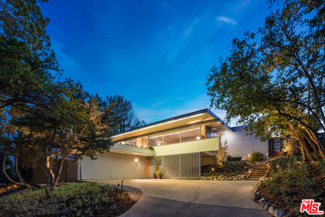 Photo of 6025 LUBAO Avenue, Woodland Hills, CA 91367