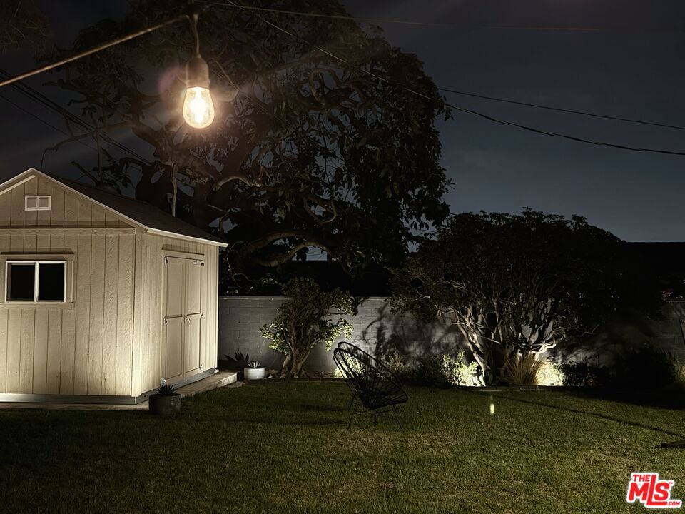 https://media.crmls.org/mediaz/0f0a8929-8b9b-4c96-8d6c-55af5d9f1ccb.jpg?preset=X-Large