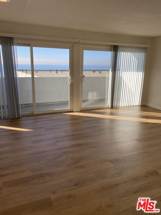 18002 Coastline Drive, Malibu CA: https://media.crmls.org/mediaz/0f0af93e-4dcd-4756-85c8-e2bcf26db1c4.jpg