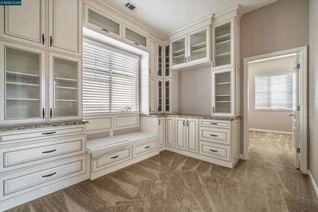 6432 Laurel Creek Pl, Livermore CA: https://media.crmls.org/mediaz/0f0b9fa6-2eaa-48a8-be48-13483695729b.jpg