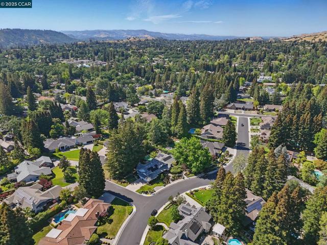 235 Saint Paul Dr, Alamo CA: https://media.crmls.org/mediaz/0f0c3b3b-dfd6-4c06-a9a9-96f36b3bb4a5.jpg