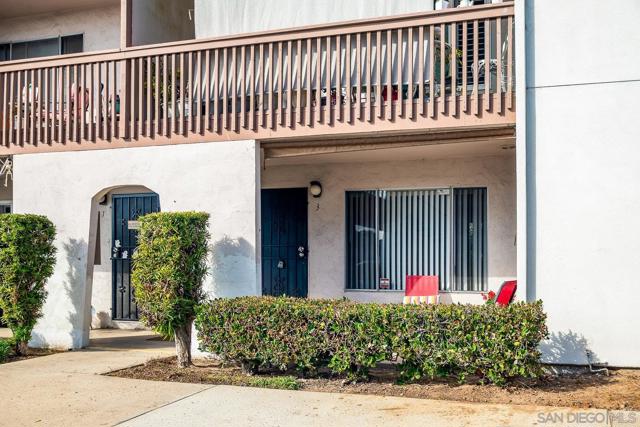 279 Moss St, Chula Vista CA: https://media.crmls.org/mediaz/0f0c4359-82f6-4d8a-80ce-63353060e900.jpg