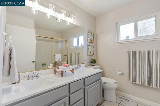 3812 Fernwood Ct, Concord CA: https://media.crmls.org/mediaz/0f0cb813-00dc-4f31-9f00-25732376034d.jpg