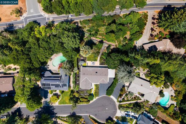 3402 Goyak Dr, Lafayette CA: https://media.crmls.org/mediaz/0f0ccd11-fede-42df-9639-8fd11d5c82f2.jpg