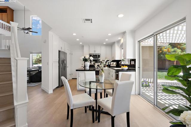 1387 Meadow Ct, Livermore CA: https://media.crmls.org/mediaz/0f0da3e1-4433-4c44-8b51-d054ee6fe4a5.jpg