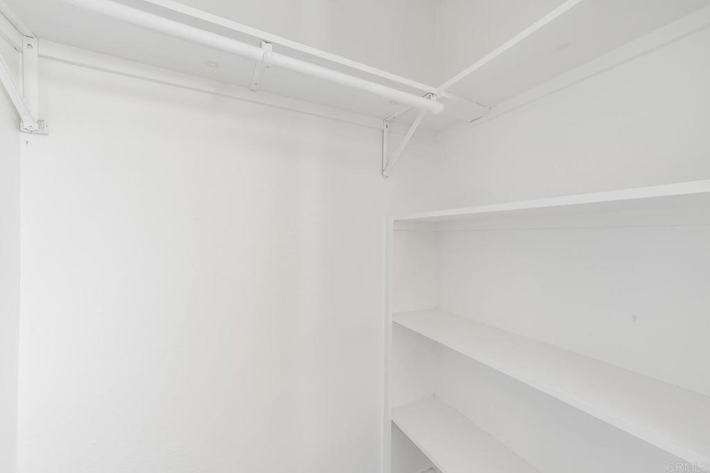https://media.crmls.org/mediaz/0f0e0990-9a66-4477-8057-a352a779da68.jpg?preset=X-Large
