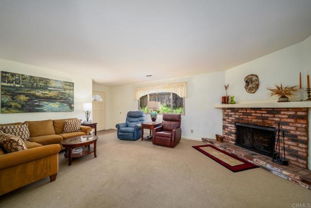 905 Discovery Street, San Marcos CA: https://media.crmls.org/mediaz/0f0e6783-a1cb-441d-a701-c35c5caecc3a.jpg