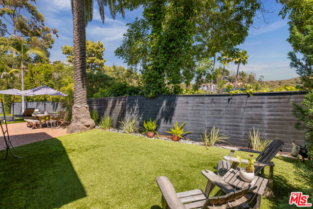 2770 La Castana Drive, Los Angeles CA: https://media.crmls.org/mediaz/0f0ea0de-957c-4070-91d9-7876fd59a621.jpg