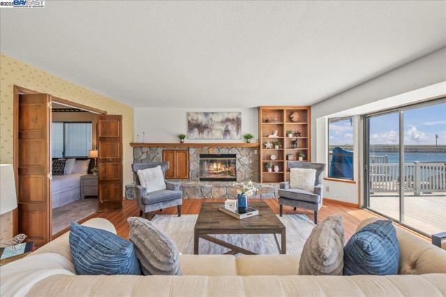 5690 Beaver Lane, Discovery Bay CA: https://media.crmls.org/mediaz/0f0f9e50-c3bf-4c7d-8fbc-b89f2c69c6bb.jpg